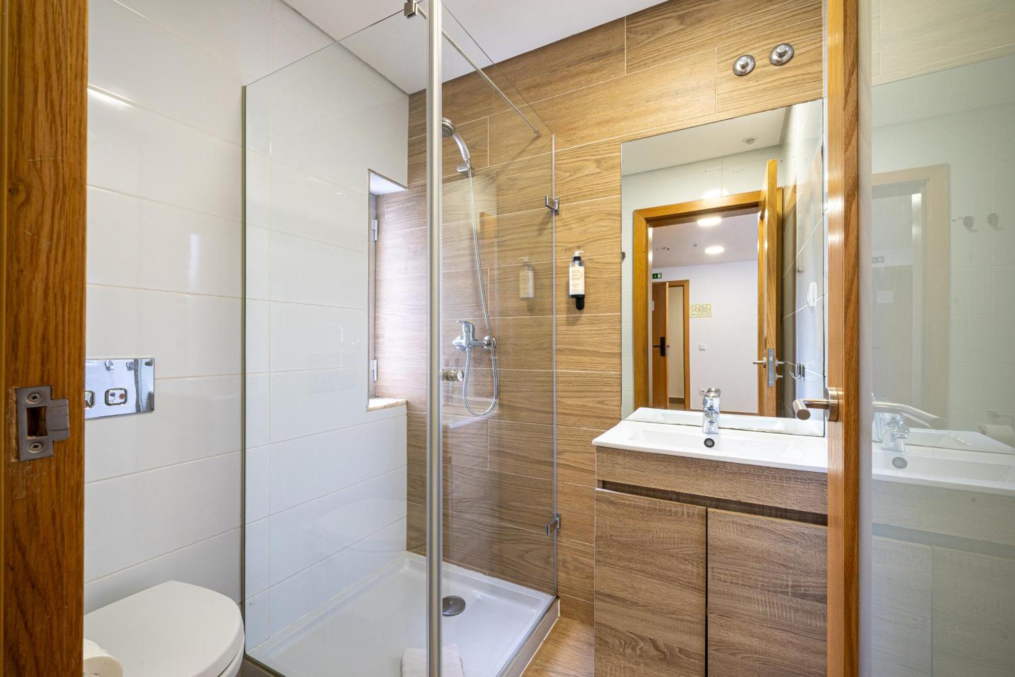São João da Madeira Central Suites 3 מראה חיצוני תמונה