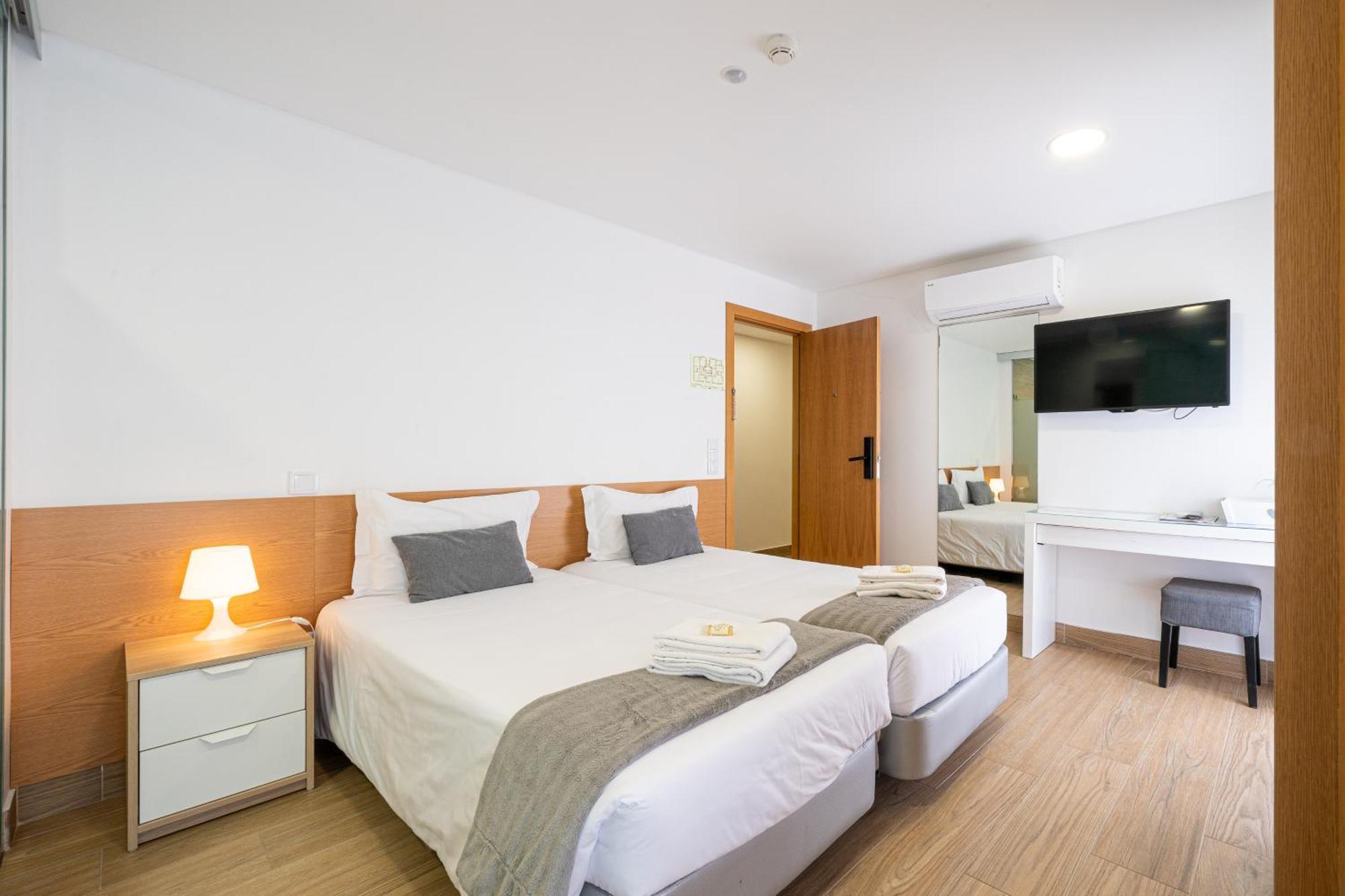 São João da Madeira Central Suites 3 מראה חיצוני תמונה