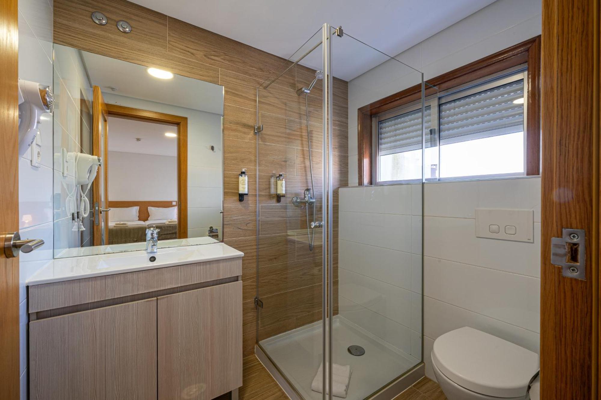 São João da Madeira Central Suites 3 מראה חיצוני תמונה