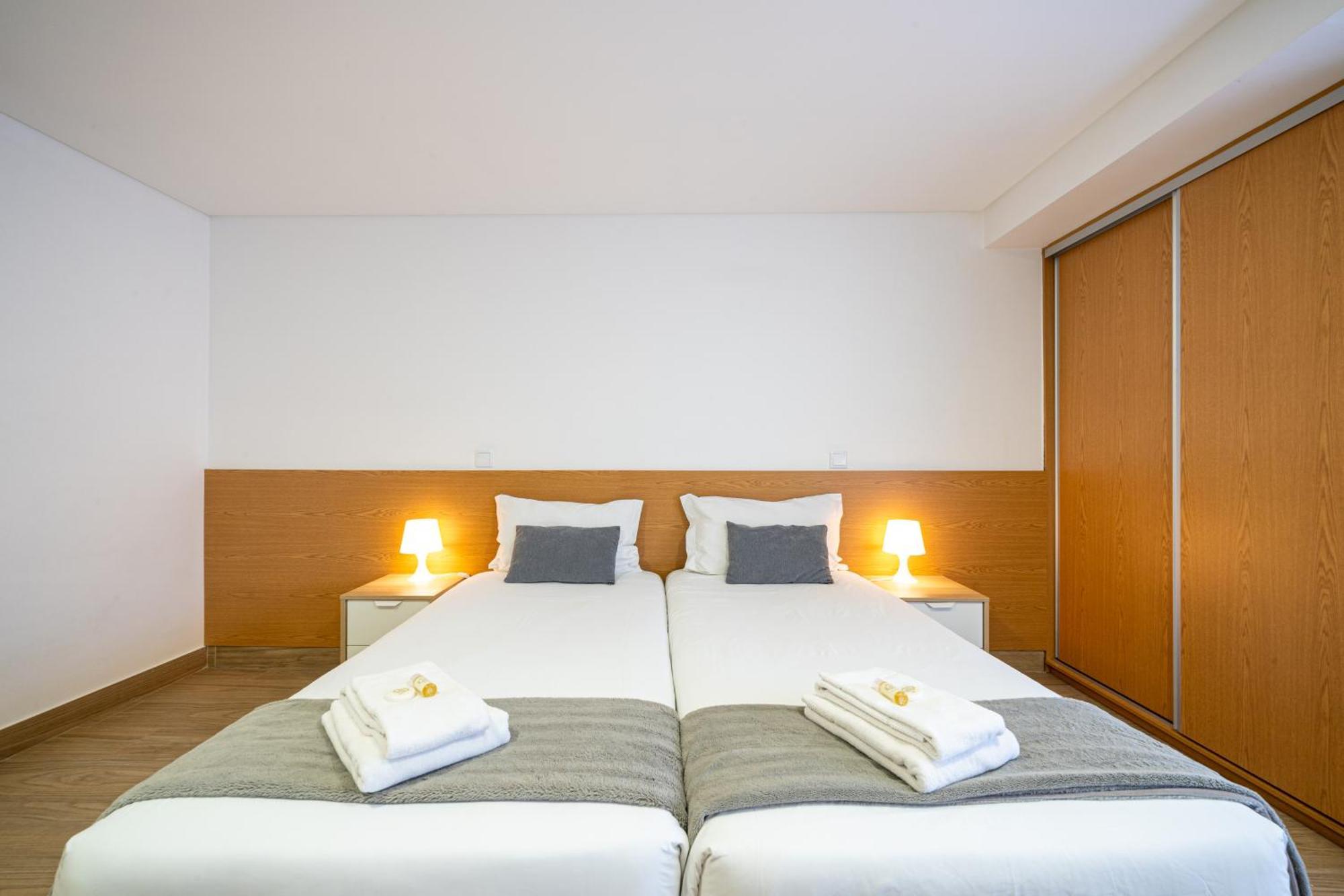 São João da Madeira Central Suites 3 מראה חיצוני תמונה