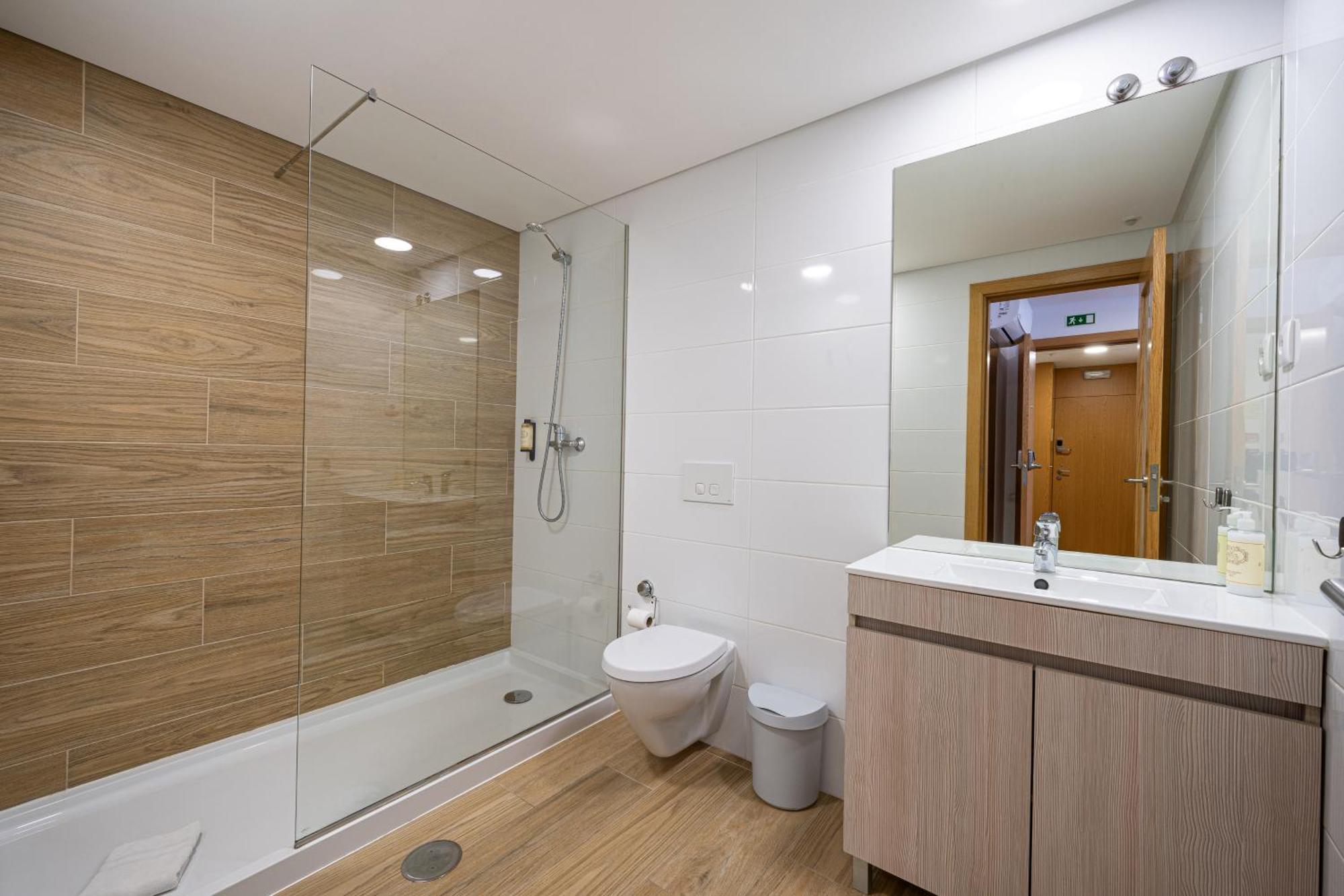 São João da Madeira Central Suites 3 מראה חיצוני תמונה